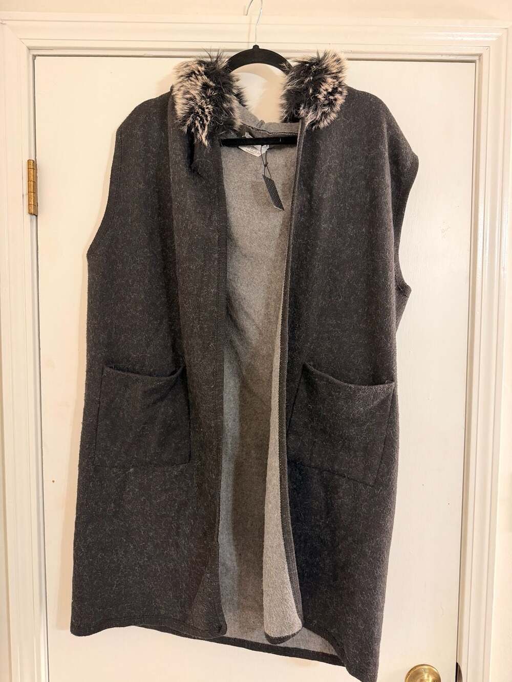 Crosstree Gray Open Front Longline Hooded Sweater‎ Vest with Faux Fur Trim